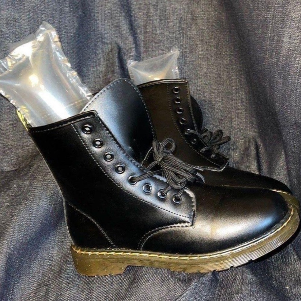 Combat boots